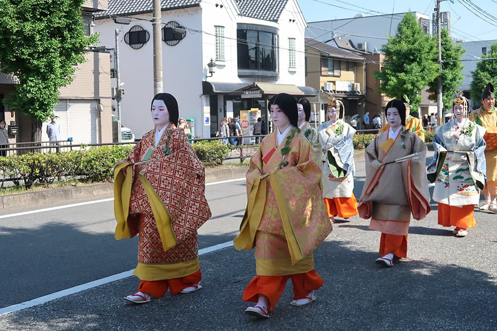 女性の華やかな衣装は特に興味をひかれました
