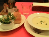 バルダルノのサラダとジャガイモポタージュスープ