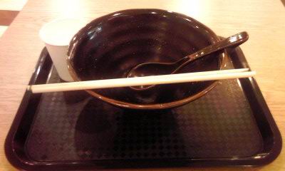 イオンモールKYOTOフードコートの楽麺家の黒ラーメンを完食
