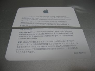 MacBook Pro15インチ開封直後、封のシールを破る